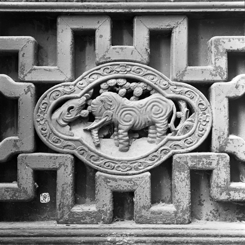 shikumen parapet with hand-carved elephant and antique motifs